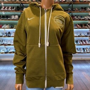 Nike Men's Boston Celtics Standard Issue Hoodie
